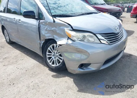 2013 Toyota Sienna Xle V6 8 Passenger z USA, uszkodzony, nr VIN 5TDYK3DC1DS346323